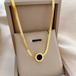18K Gold-Plated Herringbone Chain + Luxe Patterned Round Pendant Necklace
